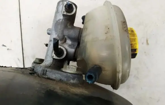 Volkswagen PASSAT B5 Master brake cylinder 8d0612105g