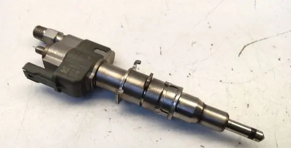 BMW 1 E81 E87 Fuel injector 758904807