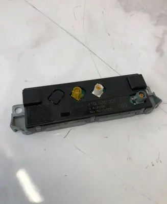 Audi A5 8T 8F Antenna control unit 8T0035225