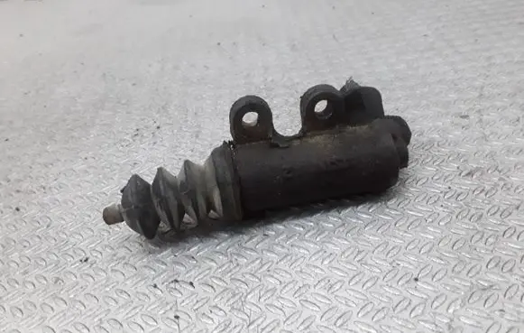 Toyota Avensis T250 Clutch slave cylinder 