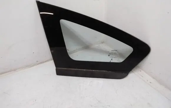 Dodge Caliber Rear side window