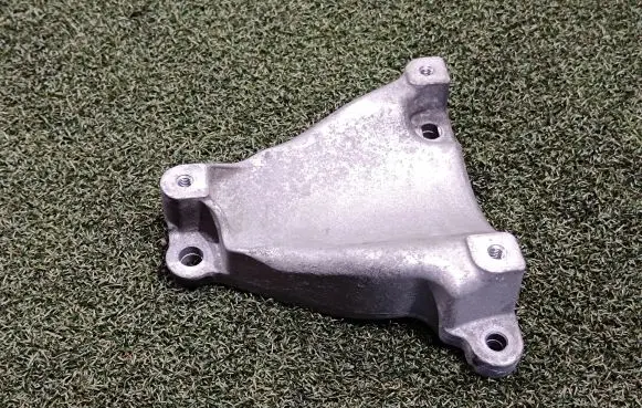 Renault Master III A/C compressor mount bracket 8200808620