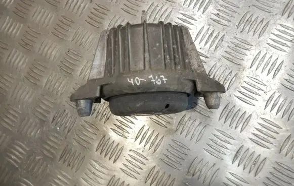Mercedes-Benz C AMG W204 Engine mount bracket A2042400317 MERCEDESBENZ 40767