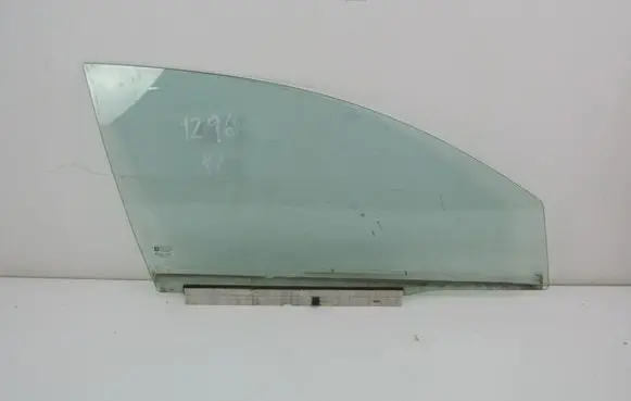 Opel Vectra C Front door window glass four-door 