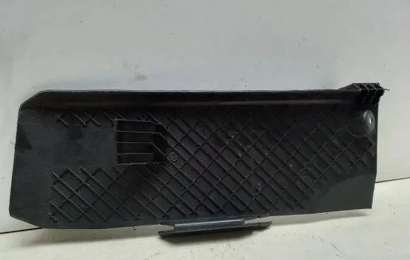 Foot area side trim