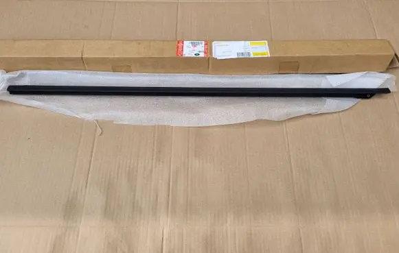 Land Rover Discovery Sport Trim molding LR058621ranzez