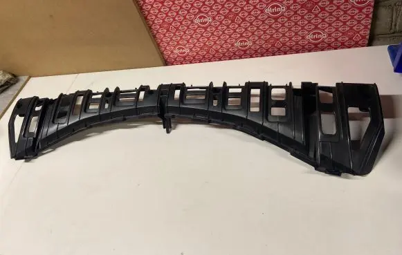 Toyota Sienna XL40 IV Front bumper cross member T01041119 TYA1188Q1