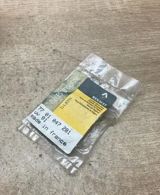 Renault Megane III Oil filler cap 7701047281