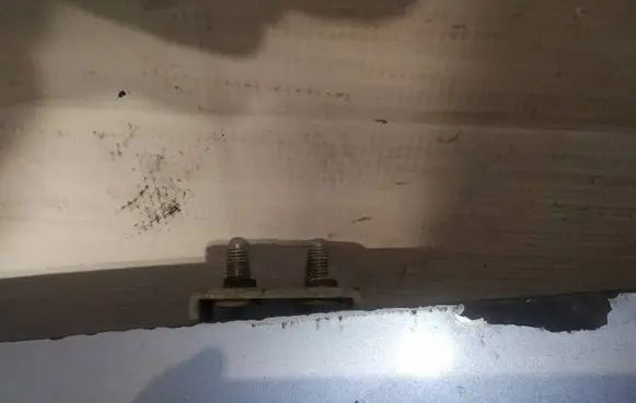 Tailgate/trunk/boot hinge