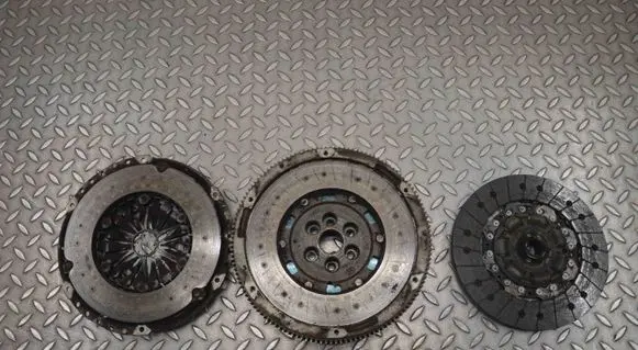 Volkswagen Golf VII Clutch set kit 03L141032C 03L141018