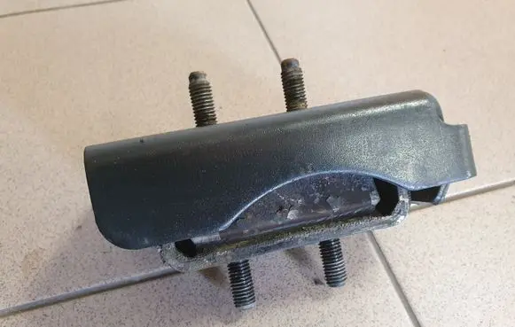 Iveco Daily 3rd gen Engine mount bracket 504046294EB