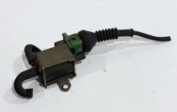 Audi A4 S4 B6 8E 8H Fuel pressure regulator 026906283H