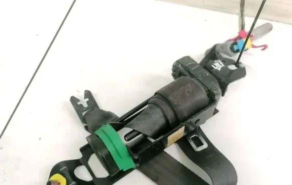 Volvo S60 Front seatbelt
