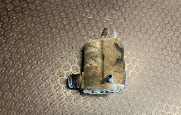 KIA Sorento Windscreen/windshield washer pump 985103E000