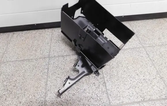 Opel Insignia B Battery box tray 