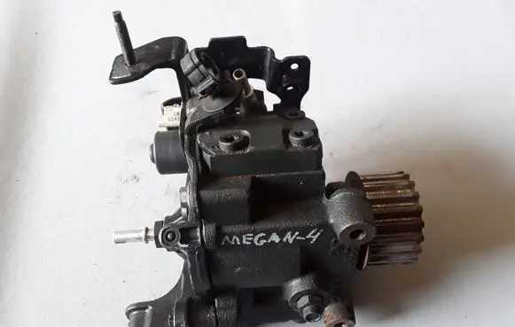Renault Megane III Fuel injection high pressure pump 167008557R