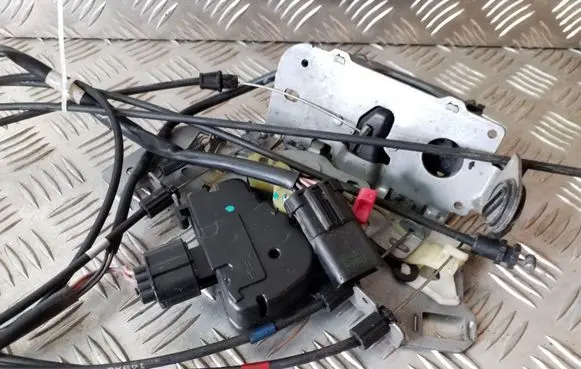 Chrysler Voyager Sliding door lock 25000282