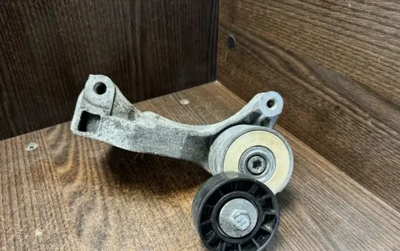 Iveco Daily 5th gen Timing belt tensioner 504086948 504115732