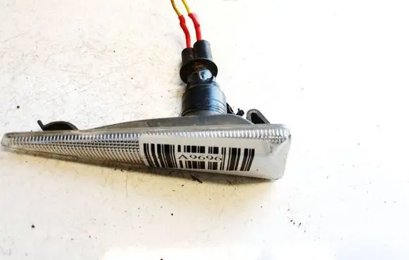 Front fender indicator light