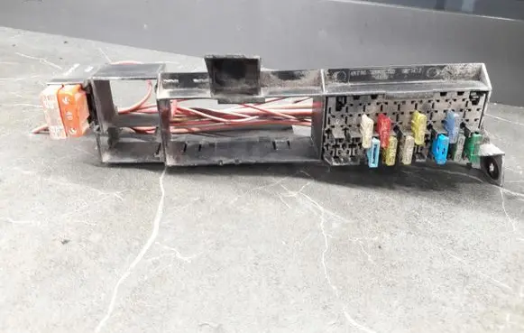 Mercedes-Benz E W210 Fuse box set 2105460543