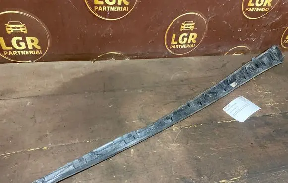 Seat Leon (1P) Windshield trim 1P0854319D