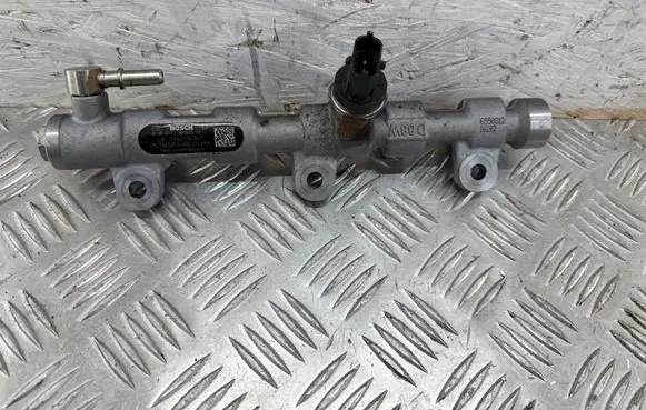 Nissan X-Trail T32 Fuel main line pipe 0445214347 175218833R