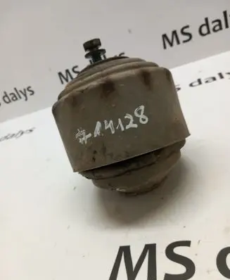 Engine mount bracket
