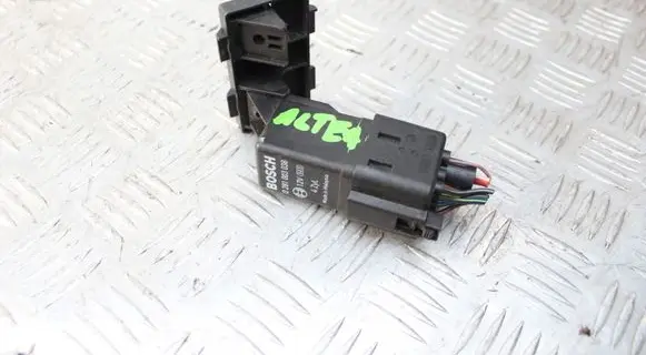 Glow plug pre-heat relay