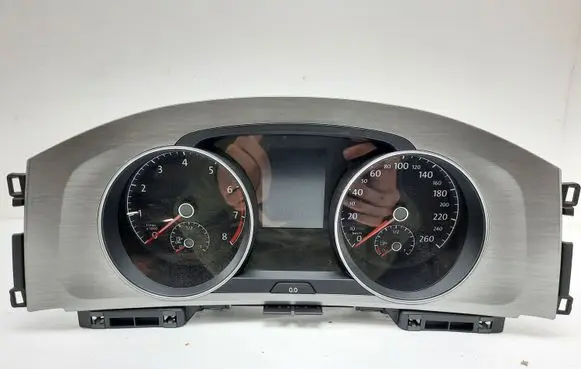 Volkswagen Golf VII Speedometer (instrument cluster) 5G1920752