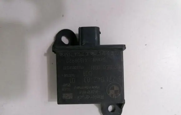 BMW 5 E60 E61 Tire pressure control unit 6771042