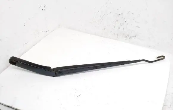 Chrysler Town & Country V Front wiper blade arm 05113045AB 24030777