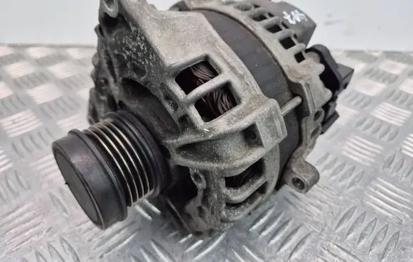 Mercedes-Benz A W176 Generator/alternator A0009061903 0125711030 130927