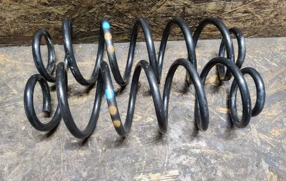 Volkswagen Golf VI Rear coil spring