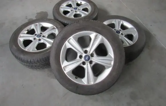 Ford Kuga II R17 alloy rim 