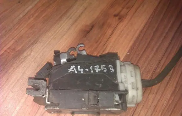 Audi A4 S4 B5 8D Front door lock 4a1837016b