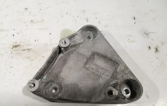 Opel Mokka X A/C compressor mount bracket 55577637