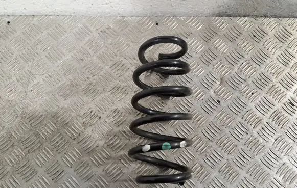 Toyota Avensis T270 Rear coil spring 4823105500