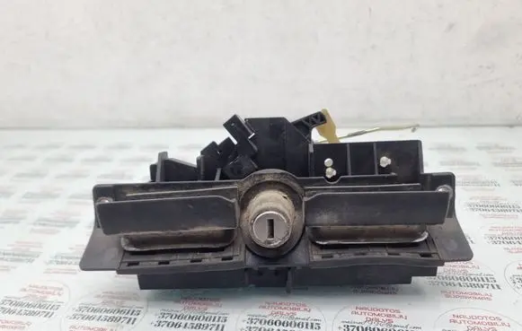 Audi A4 S4 B5 8D Tailgate/trunk/boot lock/catch/latch 8D9827565C 4B0827565F