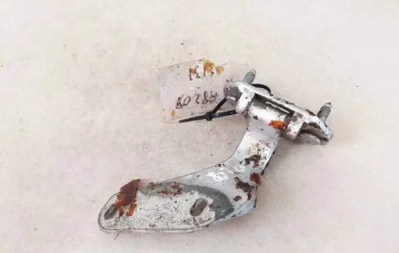 Mercedes-Benz ML W164 Tailgate/trunk/boot hinge a1647400137