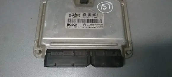 Volkswagen PASSAT B5 Engine control unit/module 066906032F 0261206811