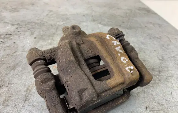 Honda CR-V Rear brake caliper