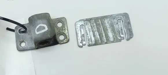 Mercedes-Benz COMPAKT W115 Rear door lock loop/hook striker 