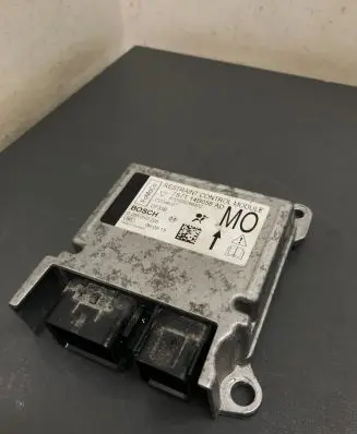 Ford Mondeo Mk III Airbag control unit/module 0285010228