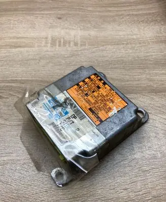 Toyota Avensis T220 Airbag control unit/module 8917044050