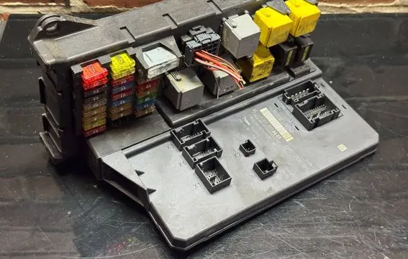 Mercedes-Benz Sprinter W906 SAM control unit A9069006403 A9069017601