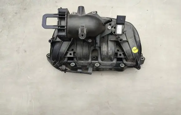 Volkswagen Scirocco Intake manifold 03C129711AB 238709AE