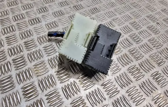 Ford Mondeo MK IV Fuse module 6g9t14c507 6g9t14k131