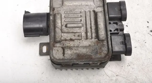 Volvo S60 Fan control module 940011200