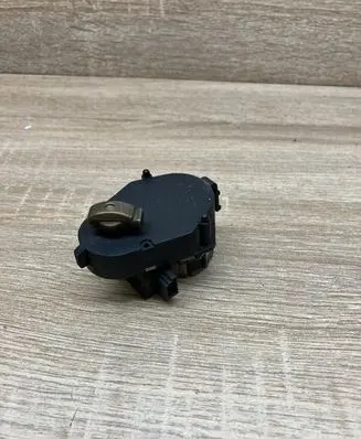 BMW 7 E38 Air flap motor/actuator 8391380 0282908
