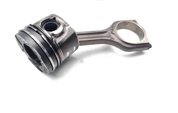 Ford Focus Piston with connecting rod G8DD